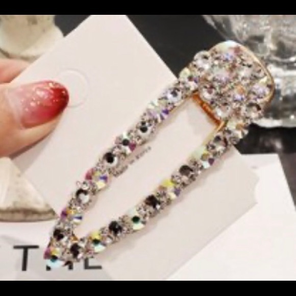 🥳 GET ALL NEW 5 BLING HAIR CLIPS FOR $30 FIRM - Picture 6 of 8